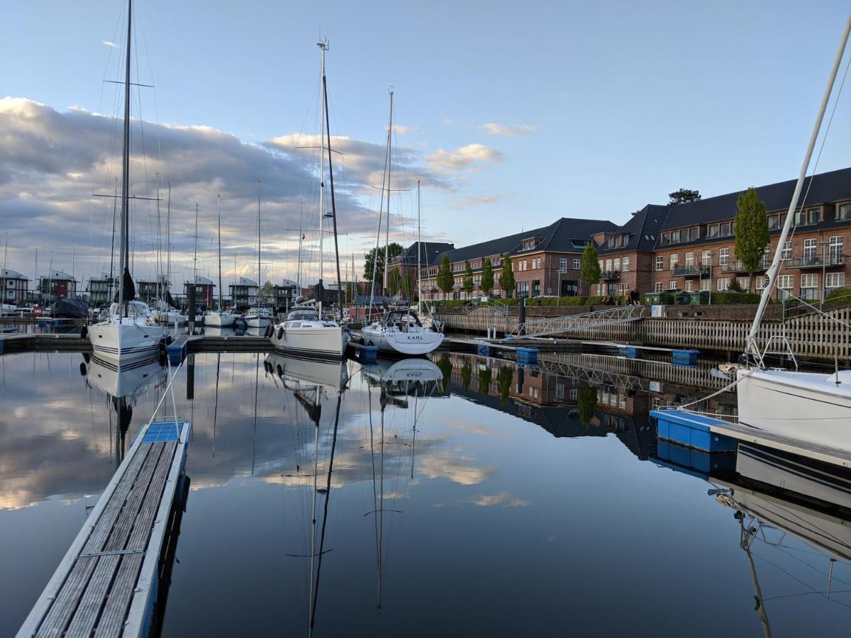 Das James Flensburg Exterior photo The marina at the centre of the development